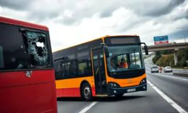 incidente a campobasso bottiglia lanciata colpisce un autobus in movimento 1764048601 265x160