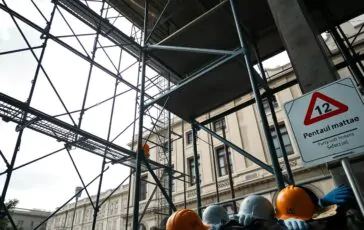 incidente mortale a palermo operaio perde la vita in una caduta da impalcatura 1764292549 364x230