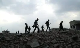 israele intensifica gli attacchi a gaza almeno 28 morti palestinesi 1763592076 265x160