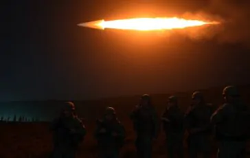 lucraina lancia attacchi notturni contro la russia con i razzi flamingo 1763053069 364x230