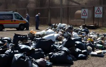 traffico di rifiuti pericolosi uninchiesta sul crimine ambientale in italia 1762319548 364x230