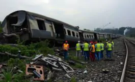 tragedia ferroviaria in india 11 morti e avviate indagini approfondite 1762321368 265x160