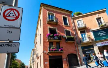 affitti turistici non autorizzati la spagna infligge una multa di 64 milioni ad airbnb 1765824407 364x230