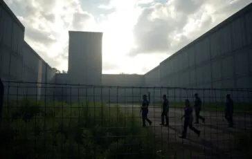 cbs annulla il reportage sulla prigione in el salvador accuse di censura in aumento 1766503600 364x230