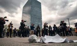 fabrizio corona sotto inchiesta per revenge porn il clamoroso caso signorini 1766429917 265x160