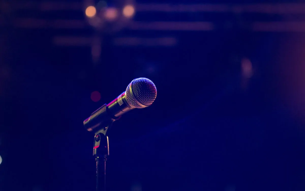 001-bizarre-event-stage-escape