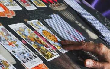 hilli hotan cartomante tedesca virale