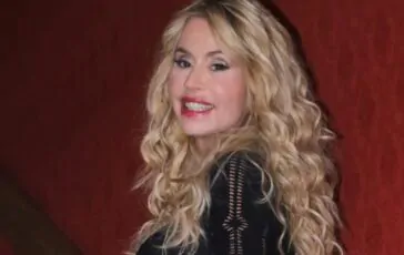 001-soubrette-decisa-parlare-raccontando-tutto