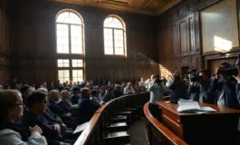 imran khan e la moglie condannati per corruzione in pakistan 1766240523 265x160