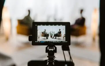 intervista scaled e1764672921231 364x230