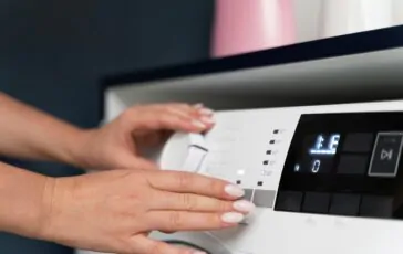 Tessuti e cicli di lavaggio: come scegliere l’abbinamento giusto