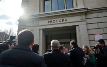 alfonso signorini respinge le accuse di violenza e estorsione 1767917099 364x230