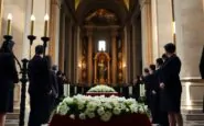 funerali di valentino garavani un addio illuminato dalle stelle della moda 1769168827