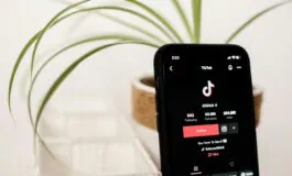 Dietro l’ironia di uno dei meme più condivisi del momento