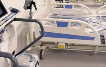 001-gesto-uomo-intervento-infermiera