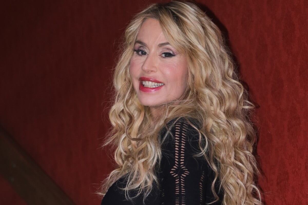 Valeria Marini: prima le scuse a Selvaggia Lucarelli, poi il duro affondo contro Antonella Elia