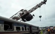 incidente ferroviario in thailandia gru crollata causa decine di vittime 1768374765