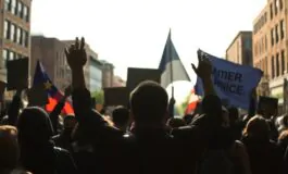 minneapolis alex pretti vittima della violenza durante una protesta contro lice 1769305613 265x160