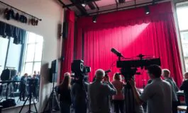 fabrizio corona lancia un tour teatrale e si confronta con una causa da 160 milioni di euro 1770424854 265x160