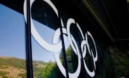 001-cantante-mai-inquadrato-primo-piano-momento-gloria-san-siro