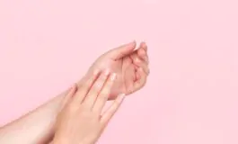 Dolori dita mani cause rimedi