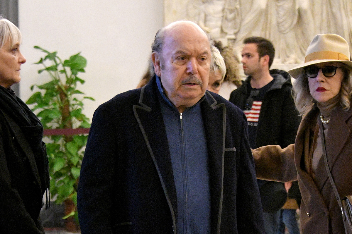 Il video di Lino Banfi in sedia a rotelle preoccupa i fan: cosa succede all’attore 89enne?