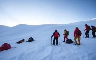 incidente sulla neve a saint nicolas travolti da una valanga a 2550 metri 1771524997 364x230