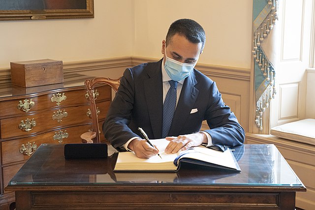 https://www.notizie.it/wp-content/uploads/2026/02/italian-foreign-minister-di-maio-signs-secretary-blinkens-guestbook-51111765553.jpg