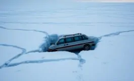 tragedia sul baikal furgone sprofonda nel ghiaccio sette morti 1771703072 265x160