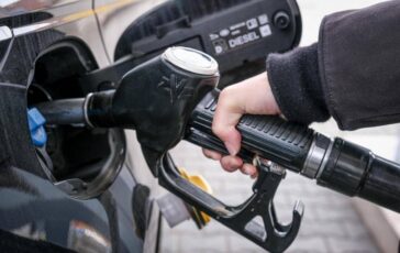 Carburanti effetto accise diesel torna sopra i due euro al litro 364x230