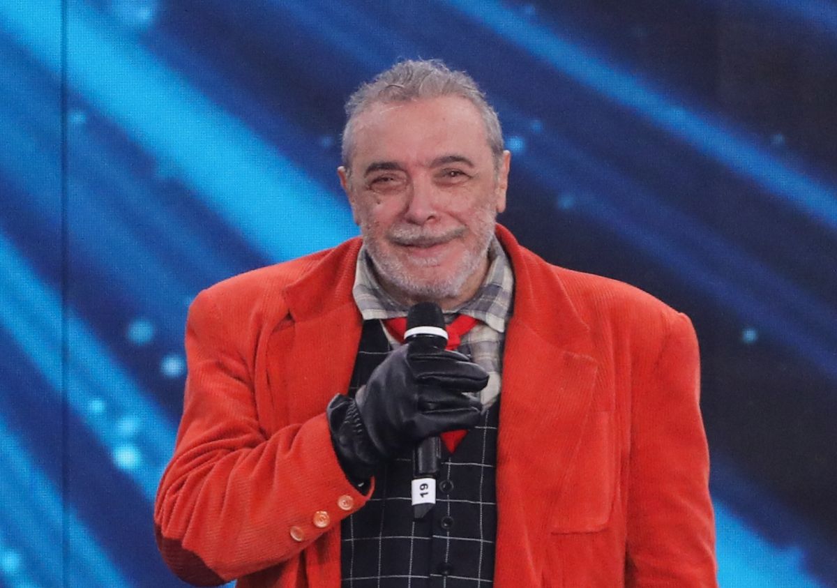 Nino Frassica tenta le scuse a Valeria Marini dopo Sanremo: il video riaccende le polemiche