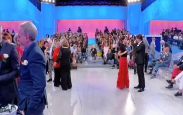 001-due-colonne-portanti-show-maria-de-filippi-tornare-insieme