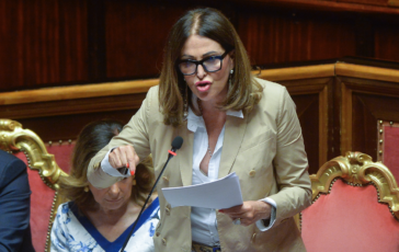 001-le-resta-sua-posizine-alleati-puntano-spodestarla-ultime-novità-caso-politico-italiano