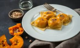 raviolo dautunno con zucca fermentata e burro alle nocciole 1772350652 265x160