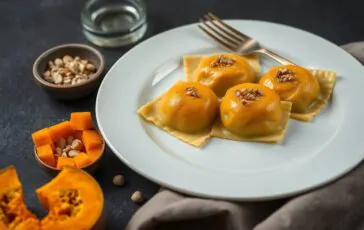 raviolo dautunno con zucca fermentata e burro alle nocciole 1772350652 364x230