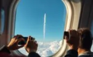 video dallaereo passeggeri osservano un possibile missile in verticale tra le nuvole 1772487591