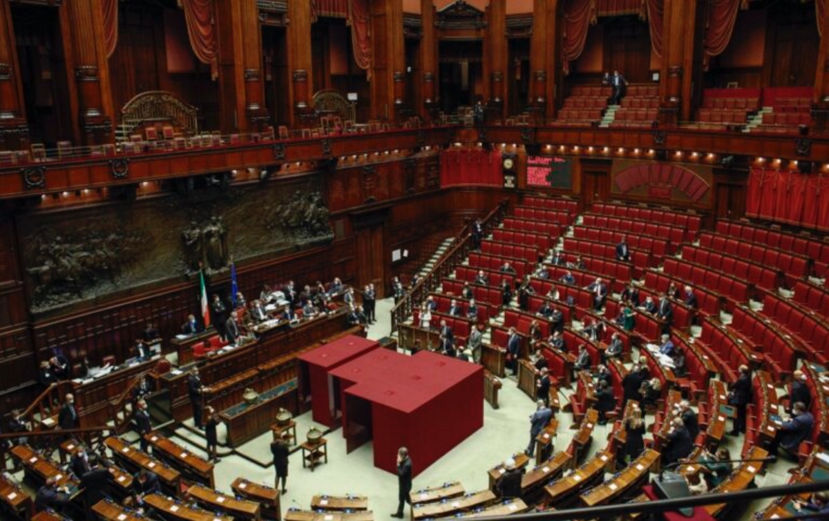 https://www.notizie.it/wp-content/uploads/2026/04/approvato-il-piano-casa-ma-e-scontro-salvini-giuli-interviene-lollobrigida-6a221332.jpg