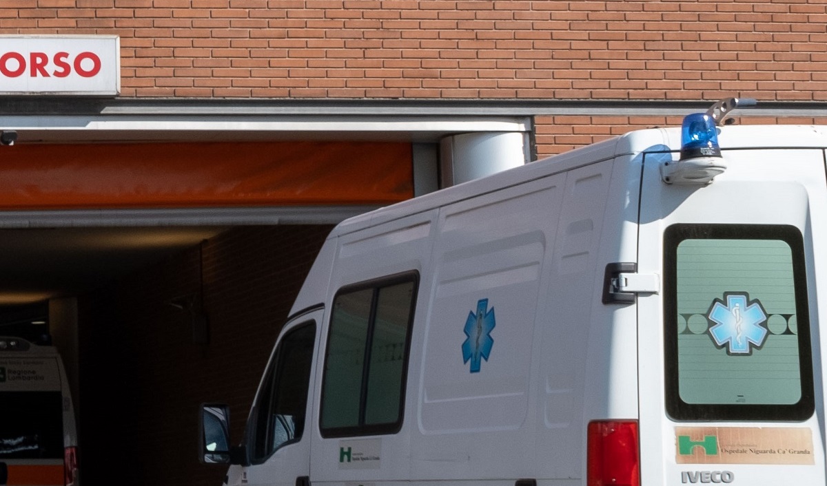 https://www.notizie.it/wp-content/uploads/2026/04/paura-durante-la-gita-18enne-precipita-dal-quarto-piano-soccorsi-in-codice-rosso-61ced680.jpg