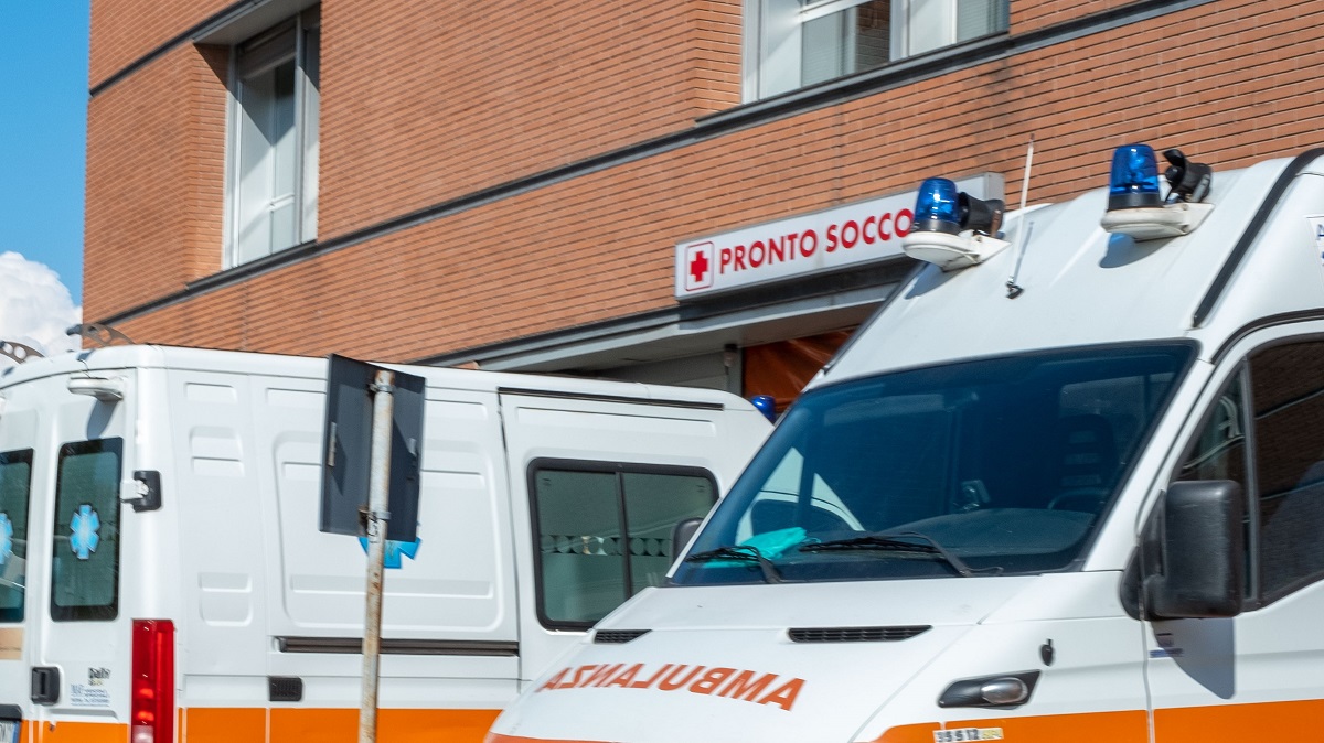 https://www.notizie.it/wp-content/uploads/2026/04/tragedia-di-catanzaro-come-sta-la-bimba-di-6-anni-sopravvissuta-le-ultime-novita-f8c28da6.jpg