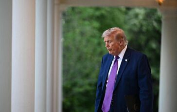 Iran Trump minaccia di nuovo Teheran. E convoca i consiglieri della sicurezza 364x230