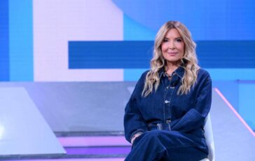 Isola dei Famosi rivoluzionata addio allo studio e Lucarelli in pole per la conduzione 364x230