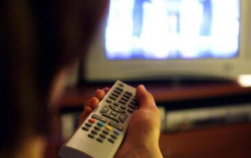 La Forza di una Donna su Canale 5 vince la prima serata. La Ruota batte Affari Tuoi 364x230