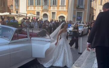 Matrimonio a Roma per Will Smallbone centrocampista del Millwall larrivo della sposa poster 364x230