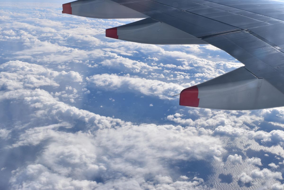 https://www.notizie.it/wp-content/uploads/2026/05/atterraggio-a-newark-aereo-united-airlines-colpisce-un-palo-della-luce-e-un-cami-9bc0b44e.jpg