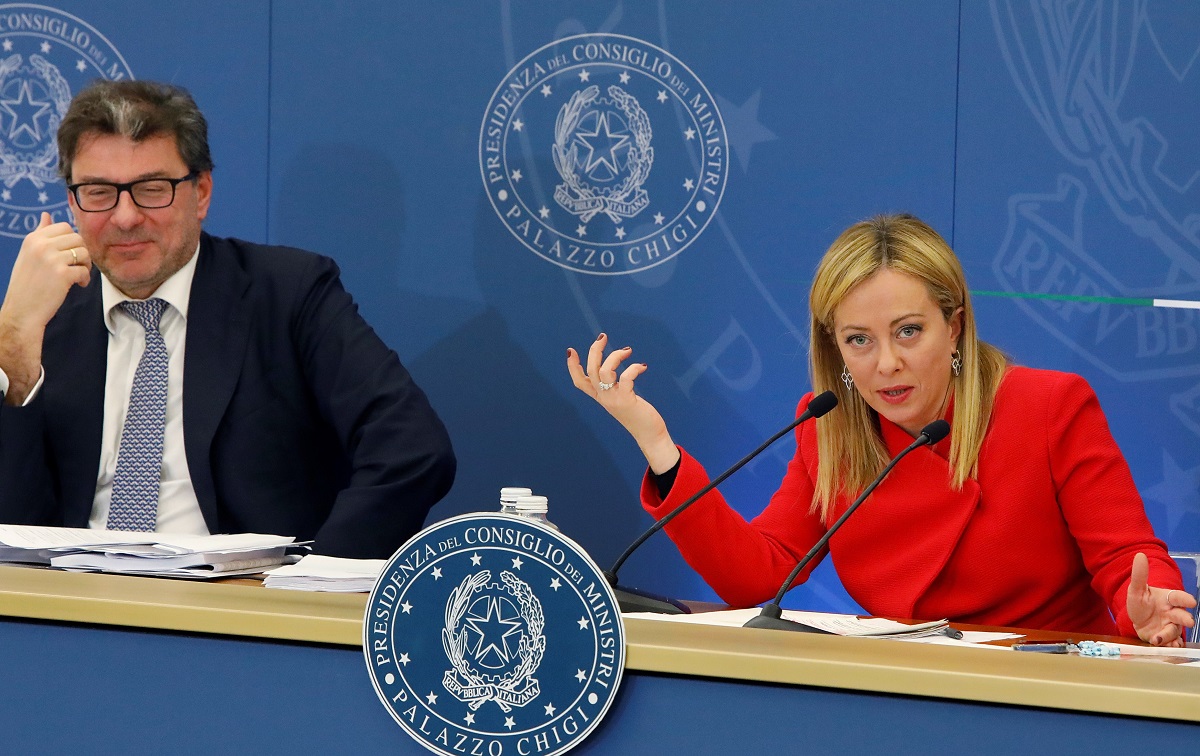https://www.notizie.it/wp-content/uploads/2026/05/carburanti-continuano-a-scendere-i-prezzi-di-benzina-e-gasolio-cosa-succede-oggi-a6efb3c0.jpg