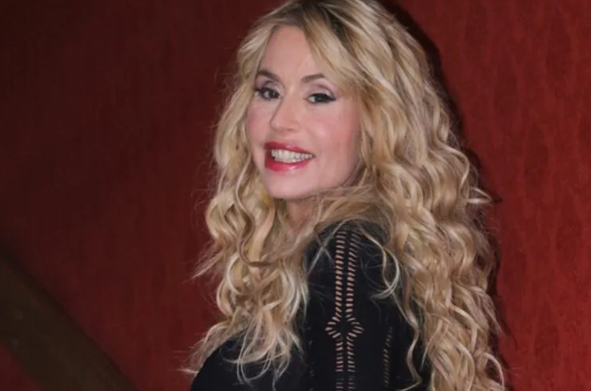 https://www.notizie.it/wp-content/uploads/2026/05/valeria-marini-primo-fidanzato-0858843b.jpg