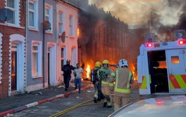 proteste a belfast elon musk e reform uk cavalcano i riot cosa sta succedendo 2