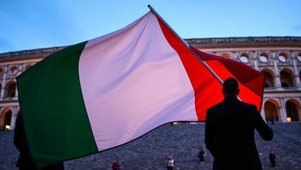 https://www.notizie.it/wp-content/uploads/2026/06/sindaco-camicia-nera-461dfe1d.jpg