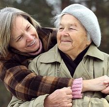 Come comunicare con gli anziani in maniera efficace 