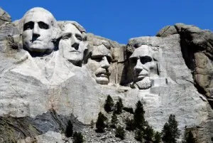 Monte Rushmore con i volti dei presid. Stati Uniti 300x201